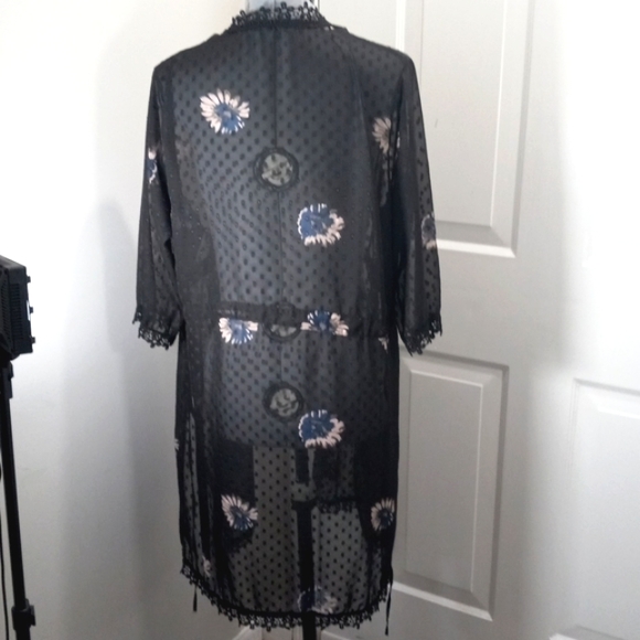 Womens Sz Med Cover-up or light weight house coat (see through) with 🌼 flowers - Picture 3 of 7